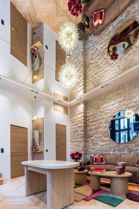 Appartement B Luxe Triplex, Cinema Near Place Des Vosges Ac Parijs