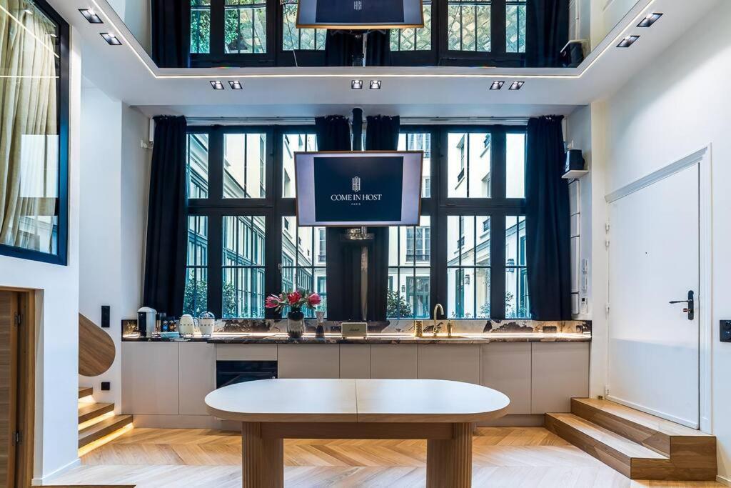 Appartement B Luxe Triplex, Cinema Near Place Des Vosges Ac Parijs