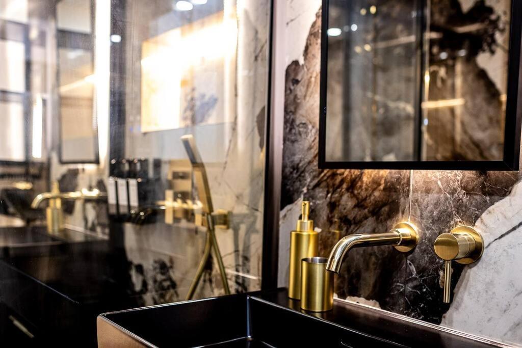 B Luxe Triplex, Cinema Near Place Des Vosges Ac Appartement Parijs