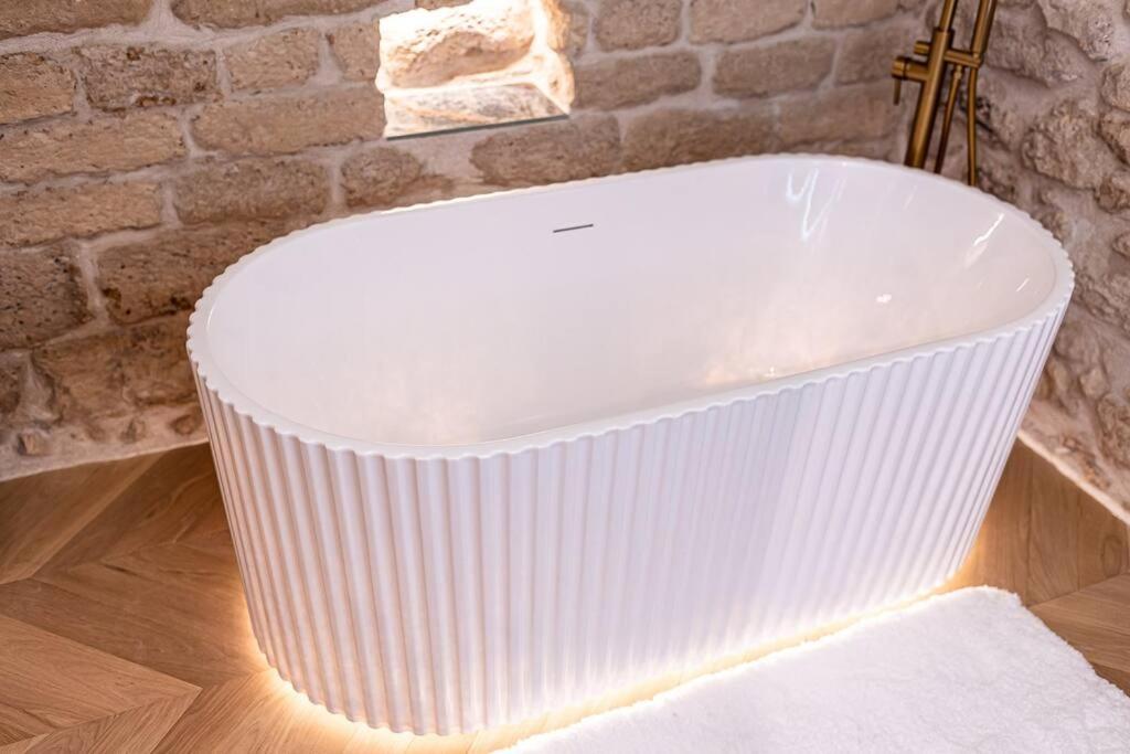 Appartement B Luxe Triplex, Cinema Near Place Des Vosges Ac Parijs