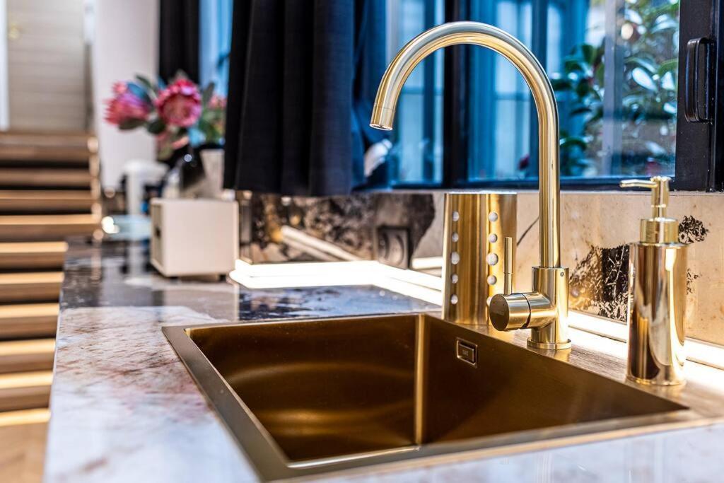 B Luxe Triplex, Cinema Near Place Des Vosges Ac Appartement Parijs