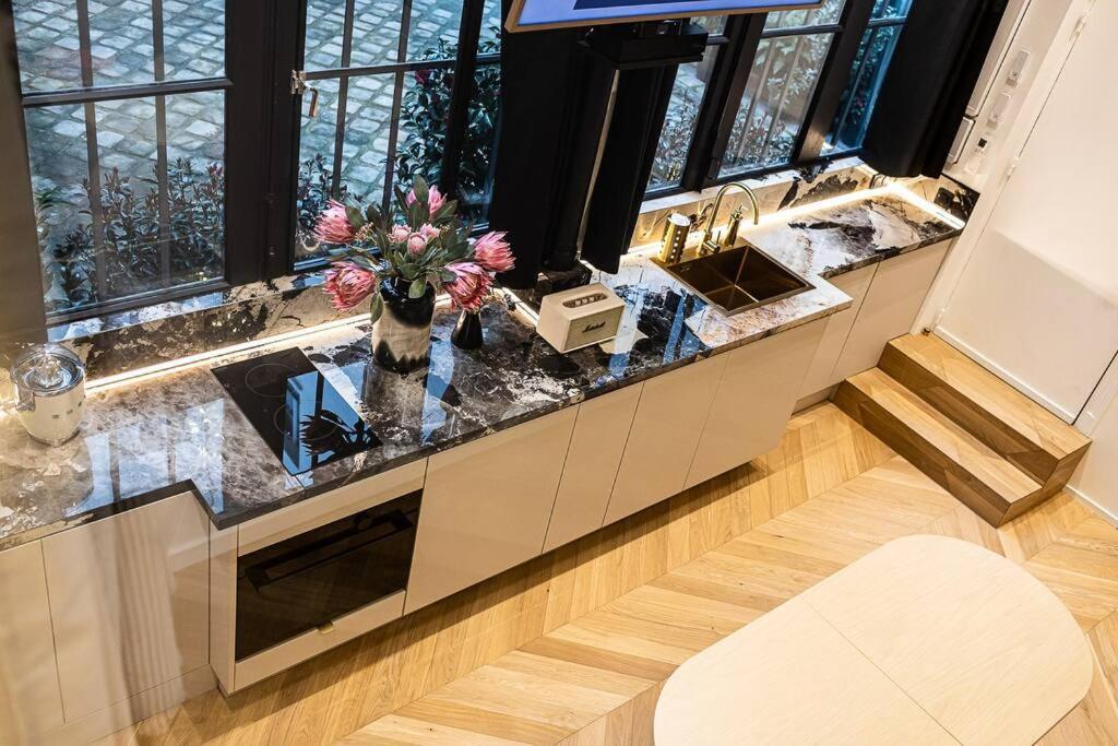 B Luxe Triplex, Cinema Near Place Des Vosges Ac * Parijs